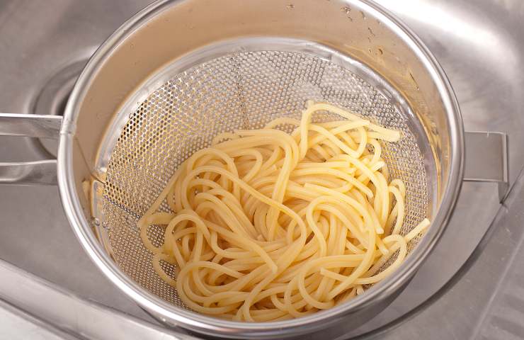 Degli spaghetti scotti