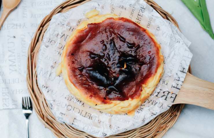 Una cheesecake bruciata in superficie