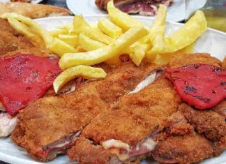 Cotolette di pollo ripiene di prosciutto cotto e provola - Ricettasprint.it