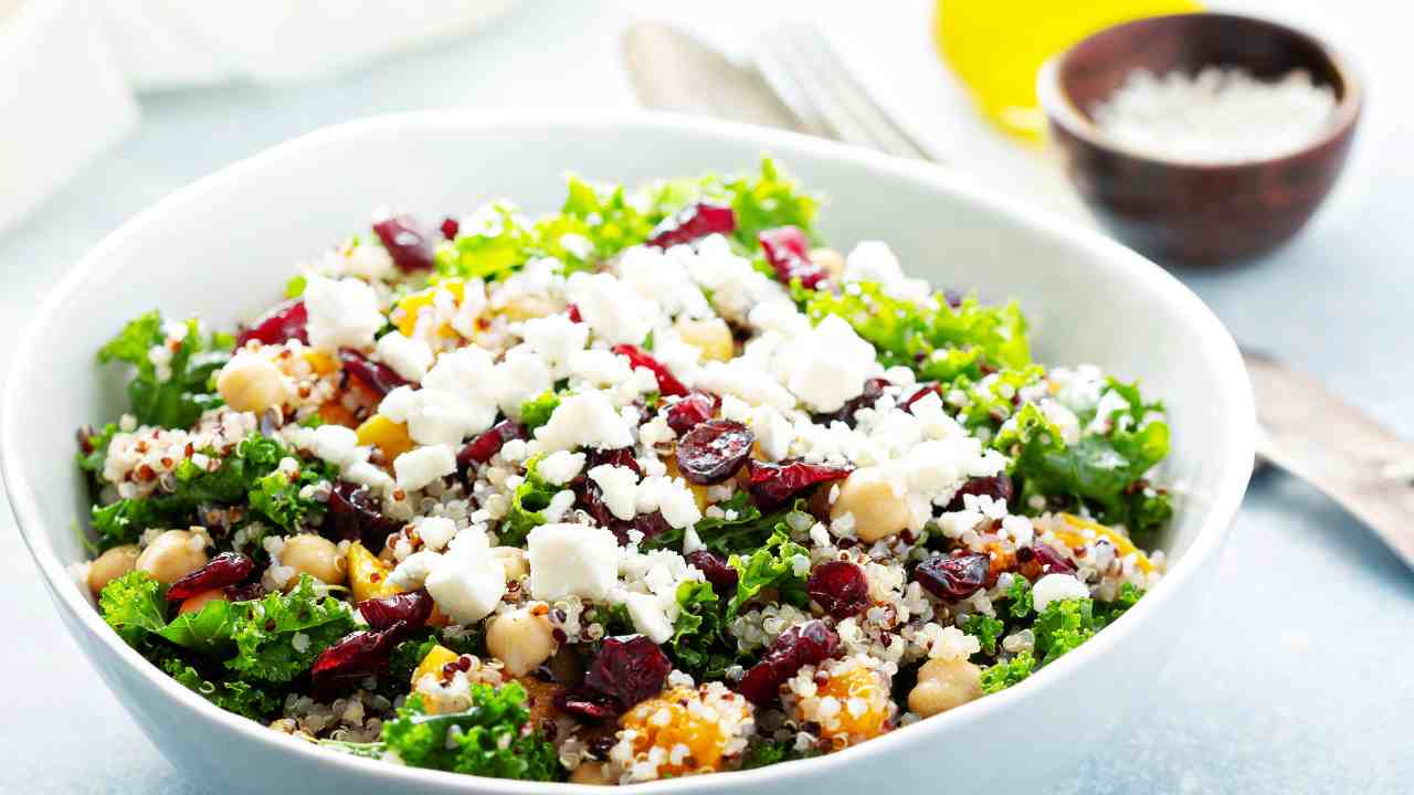 Cous cous con legumi e feta - Ricettasprint.it