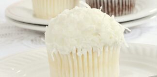 Cupcake al cocco con crema pasticcera