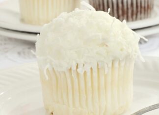 Cupcake al cocco con crema pasticcera