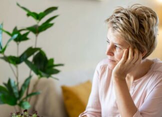 Una donna con la menopausa