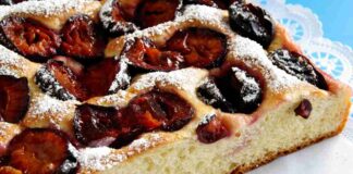 Focaccia dolce con tanta frutta