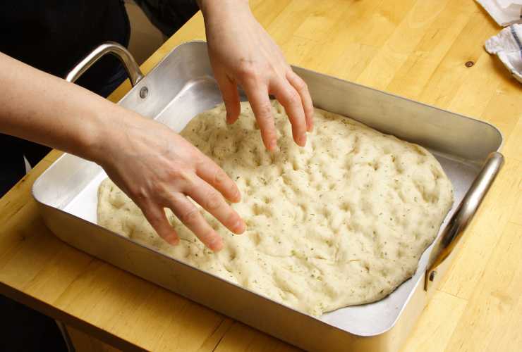 Focaccia rustica a lavoro - RicettaSprint