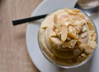 Gelato alla mandorla senza glutine e gelatiera - RicettaSprint