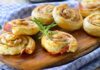 Girelle di pasta sfoglia con crema di zucchine e speck 16082025 ricettasprint.it
