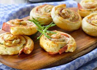 Girelle di pasta sfoglia con crema di zucchine e speck 16082025 ricettasprint.it