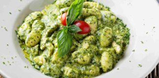 Gnocchi al pesto di basilico e zucchine - Ricettasprint.it