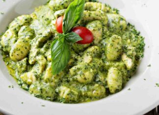 Gnocchi al pesto di basilico e zucchine - Ricettasprint.it