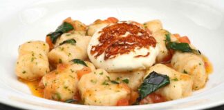 Gnocchi di ricotta con pomodorini e burrata