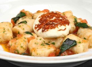 Gnocchi di ricotta con pomodorini e burrata