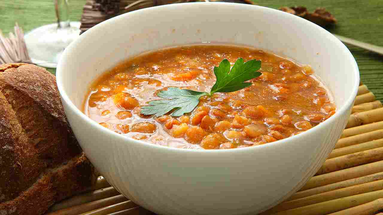 Ho lenticchie rosse in dispensa, prepara il curry e ci metto un ingrediente segreto. Risultato wow e spazzolato via tutto. ricettasprint.it