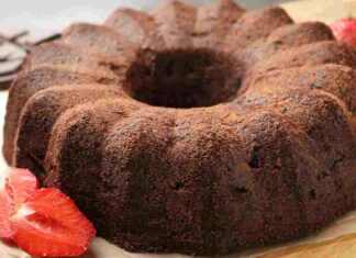 Il ciambellone variegato al cacao è il classico dolce della colazione, quello che si prepara la sera per trovarlo pronto la mattina dopo. ricettasprint.it