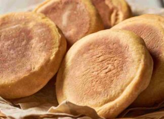 Il pane oggi lo faccio e io, uso una padella e faccio in fretta. Altro che forno con questo caldo asfissiante