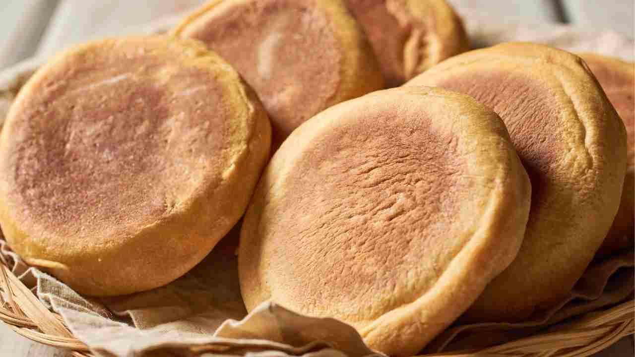 Il pane oggi lo faccio e io, uso una padella e faccio in fretta. Altro che forno con questo caldo asfissiante