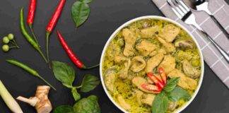 Il pollo che fa la differenza, lo facciamo al curry ma verde. La dolcezza del miele poi, spacca tutto