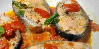 Immagina di essere ancora in vacanza, con questo piatto certo che puoi. Un salmone così quando lo mangi. ricettasprint.it