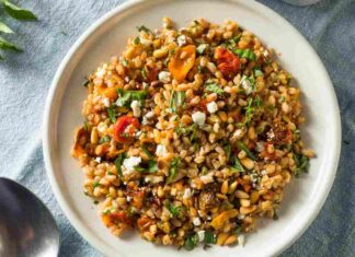 Insalata di farro e verdure saltate in padella