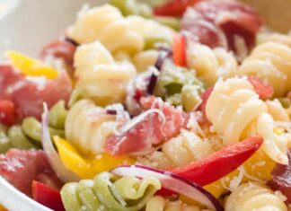 Insalata di pasta con verdure e salame - Ricettasprint.it