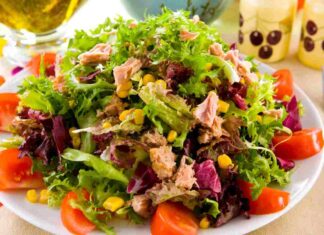 Insalata di pomodori con mais - Ricettasprint.it