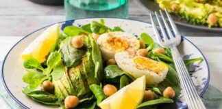 Insalata di spinaci proteica