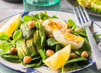 Insalata di spinaci proteica