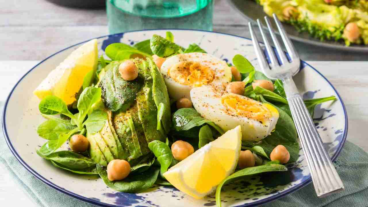 Insalata di spinaci proteica