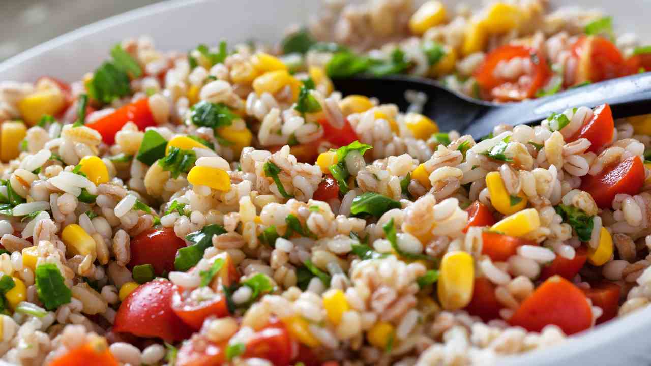 Insalata riso e orzo - Ricettasprint.it