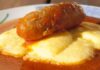 La polenta morbida con sugo di pomodoro e salsiccia è un piatto che sa di inverno, di giornate fredde e di tavolate chiassose. ricettasprint.it