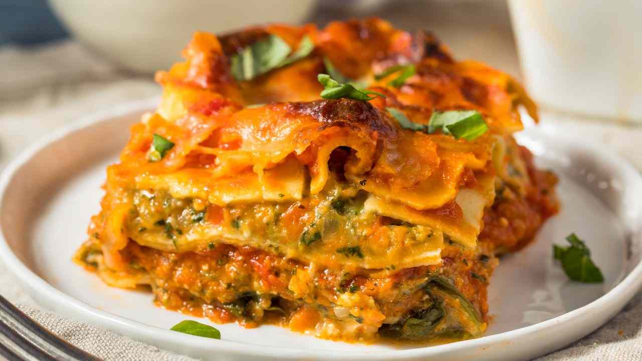 Lasagne con fiori di zucca e salsicce