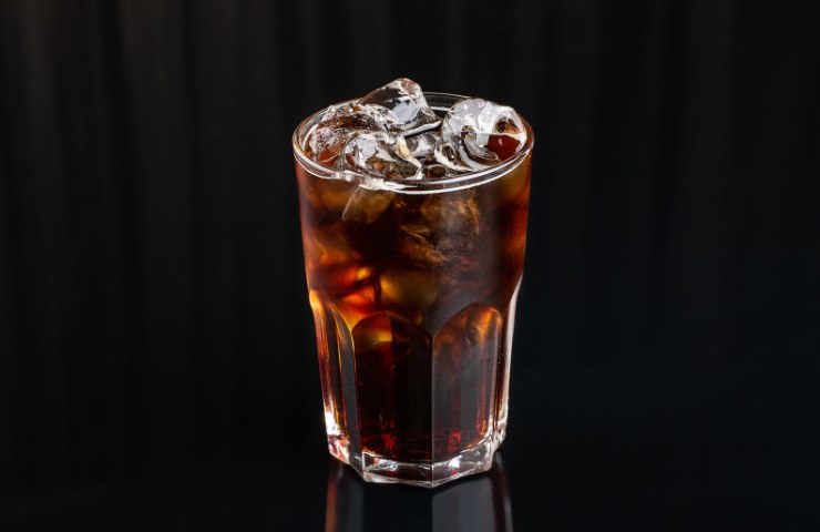 Un bicchiere di cola