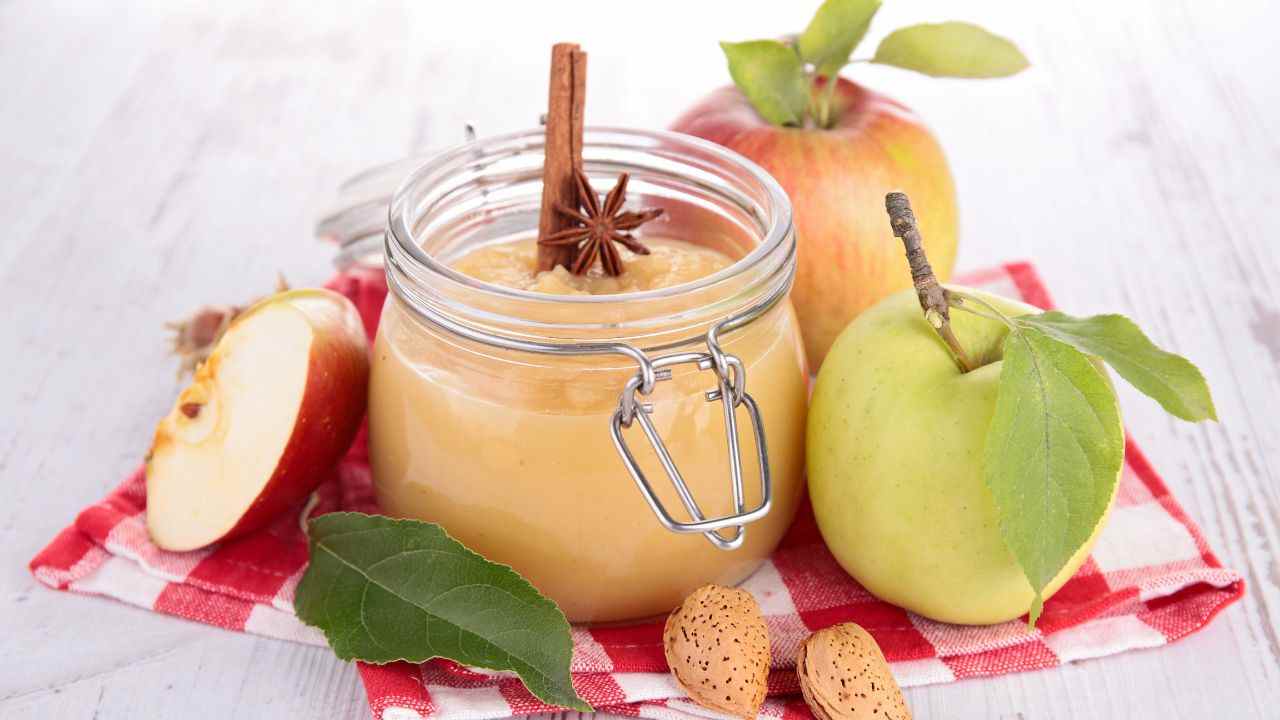 Marmellata di mele e mandorle
