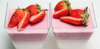 Mousse di cioccolato bianco e fragole