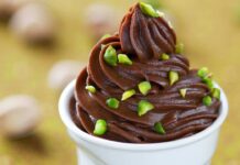 D’estate accendere il forno è una cattiveria: io mi faccio questa mousse fondente e me la godo pure a colazione Mousse fondente