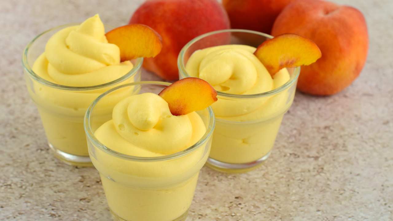 Mousse pesche 3 ingredienti - Ricettasprint.it