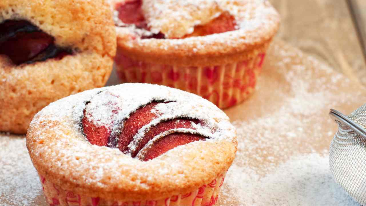 Muffin alle prugne e confettura - Ricettasprint