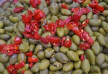 Olive schiacciate ricetta della nonna - Ricettasprint.it