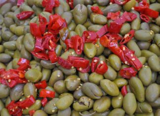 Olive schiacciate ricetta della nonna - Ricettasprint.it
