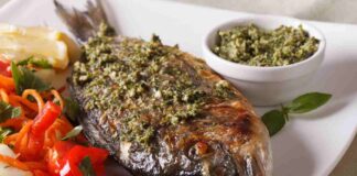 Orata al forno con pesto di capperi e limone