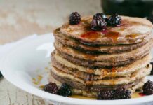 Te li sogni dei pancake così, li mangi, non metti un grammo, ti mette energia e sei subito di buon umore, ricetta a prova di celiaci Pancake grano saraceno light - Ricettasprint.it