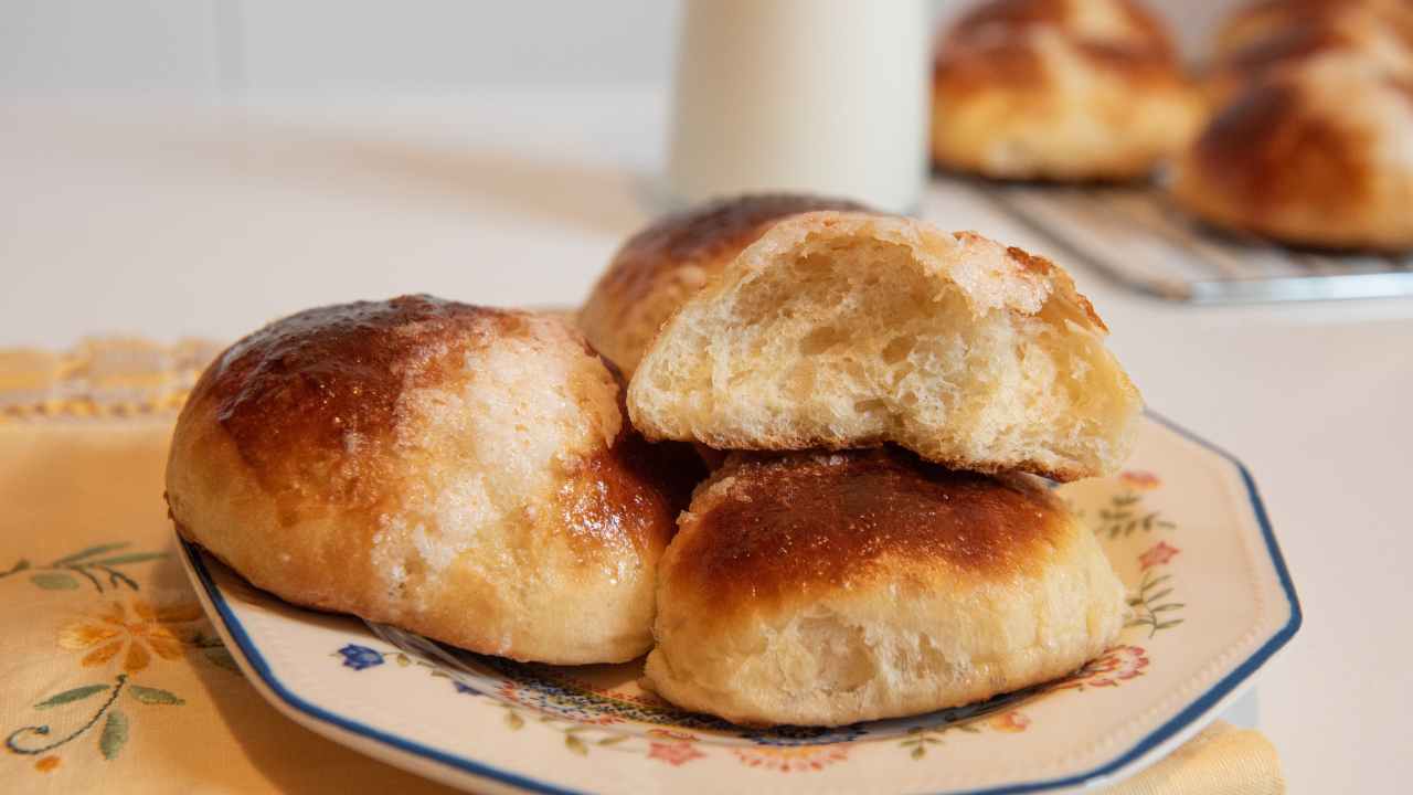 Panini al latte sofficissimi - Ricettasprint.it