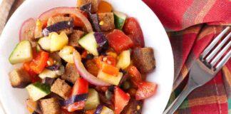 Panzanella pane integrale verdure - Ricettasprint.it