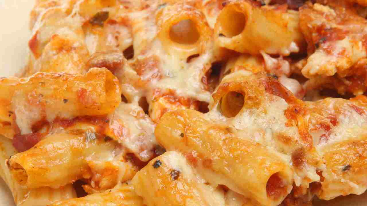 Pasta al forno con la peperonata