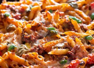Pasta al forno con salsicce e melanzane - Ricettasprint.it