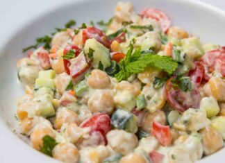 Pasta fredda con ceci e salsa yogurt