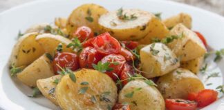 Patate al forno con i pomodorini