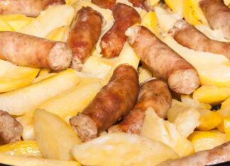 Patate salsicce di pollo in padella. ricettasprint.it