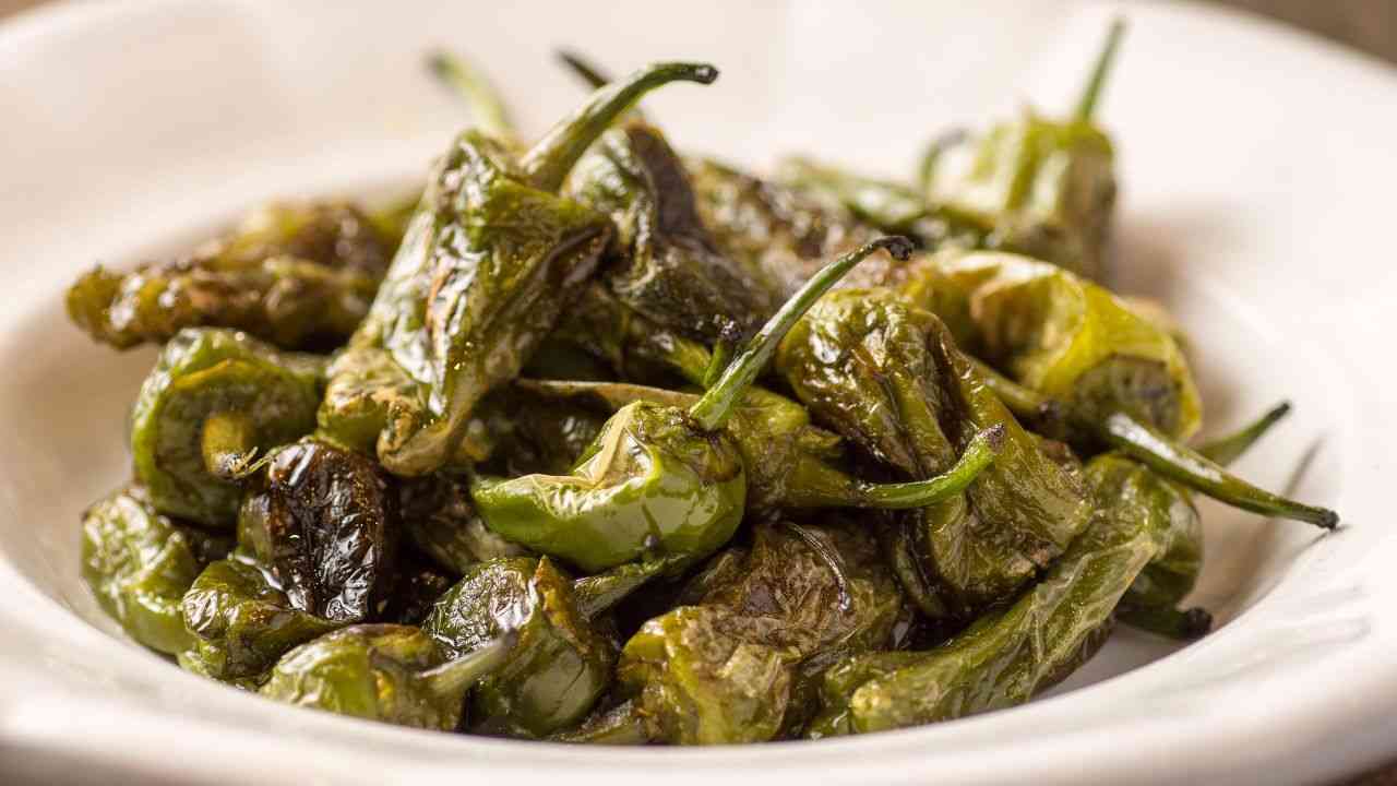 Peperoni friggitelli in padella