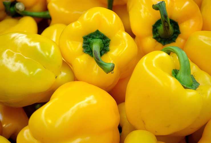 Peperoni ripieni ricetta della nonna - RicettaSprint